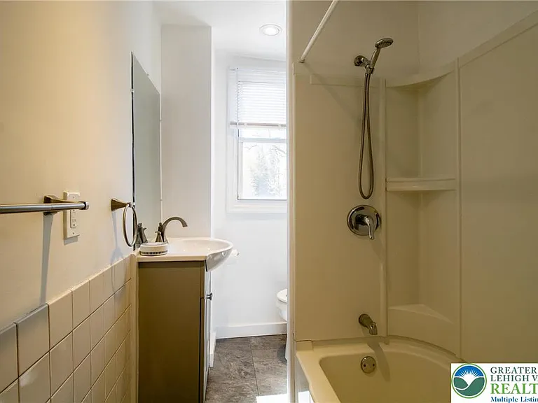 2246 2nd St — Photo 21