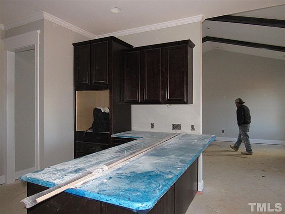 4th image of 27 River Rock Ct
