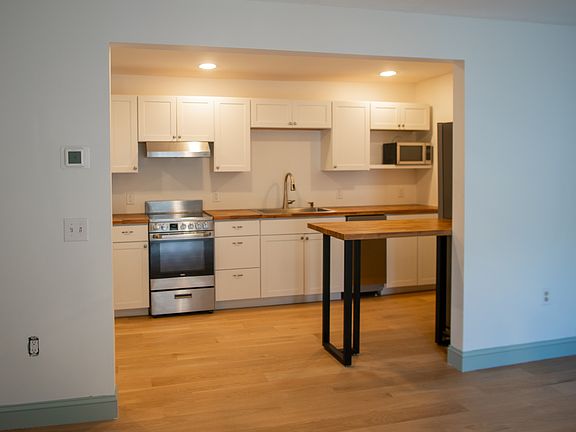 3rd image of 25 Exeter Rd #B