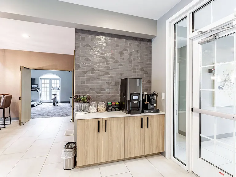 Devonshire Apartments — Photo 5