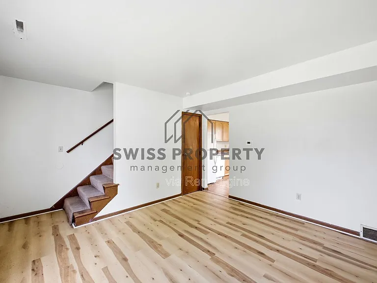 1579 Briarwood Ave — Photo 5