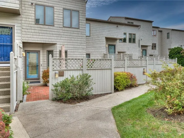 43 Seabreeze Ln, Bristol, RI 02809