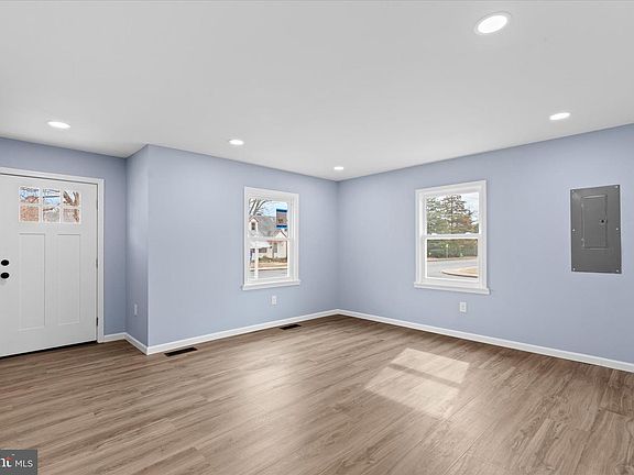 4th image of 908 Spring Ave