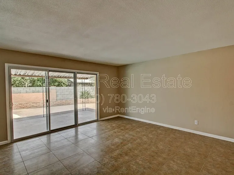 1030 E Manhatton Dr — Photo 8