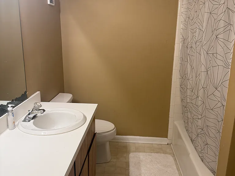 538 Claremont Ct — Photo 9