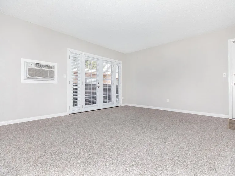 Dorado Plaza Apartments — Photo 51