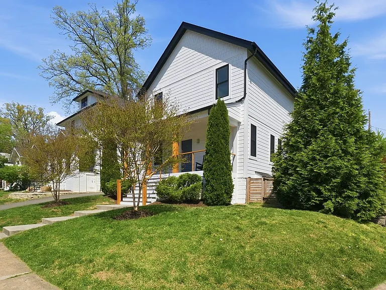 401 N Edgewood St — Photo 1