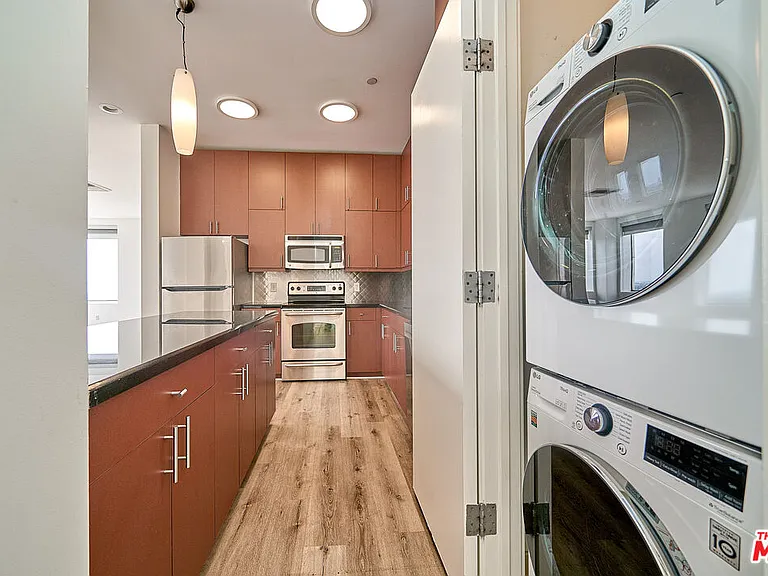 3810 Wilshire Blvd #Penthouse 7 — Photo 17