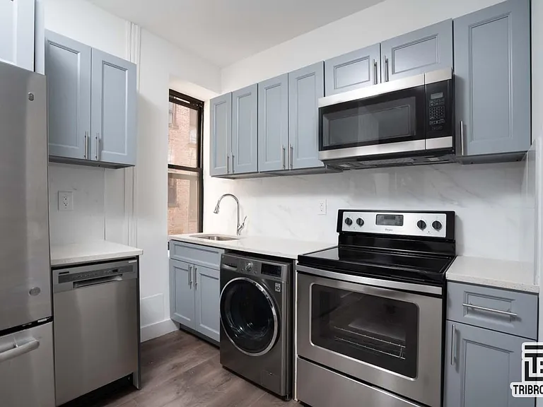 1719 E 8th St #1S — Photo 2