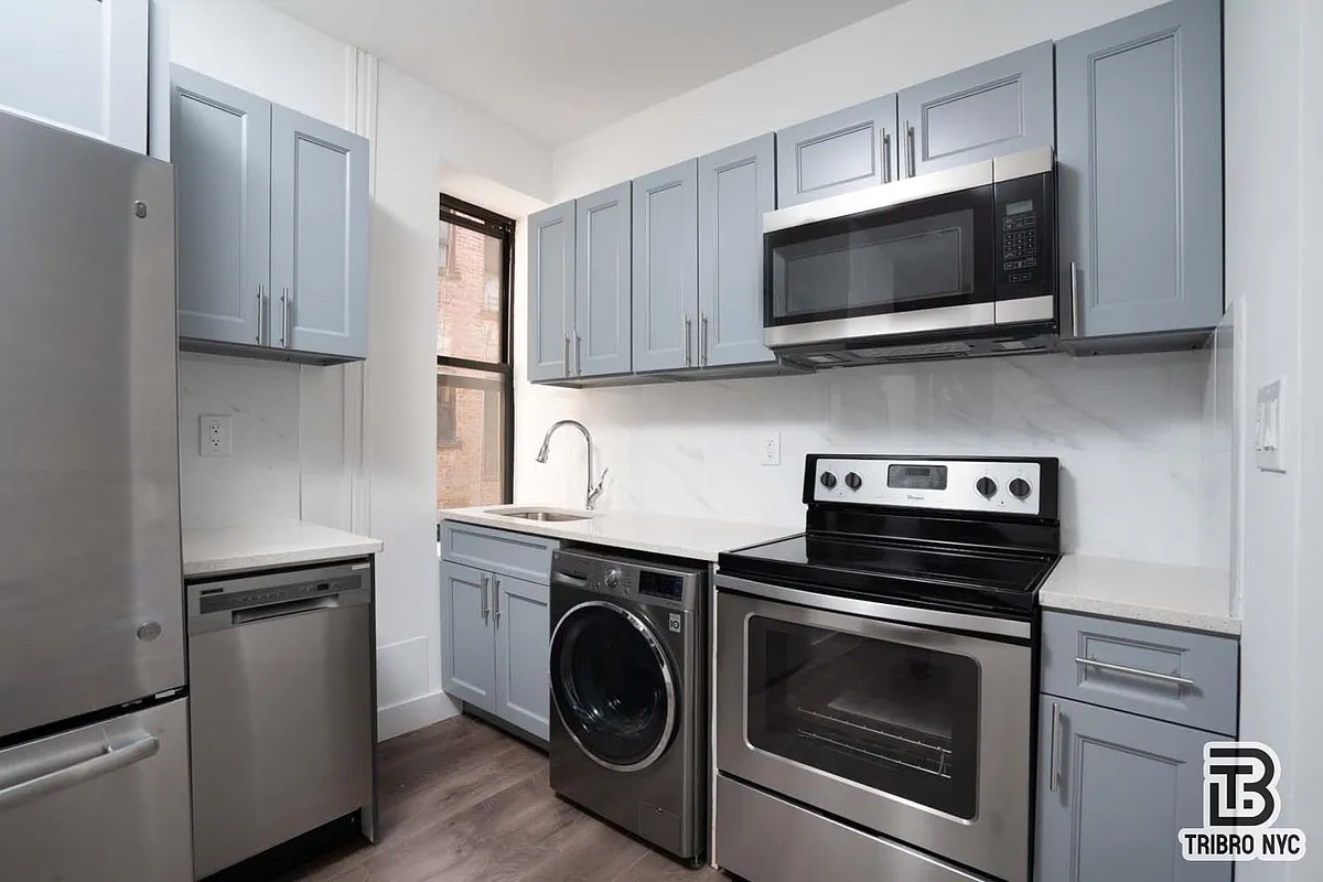 Building Photo - 1719 E 8th St #1C