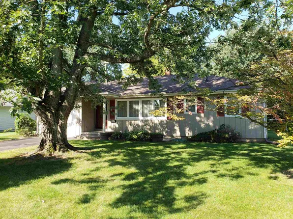 104 Mohawk Dr, Flora, IN 46929