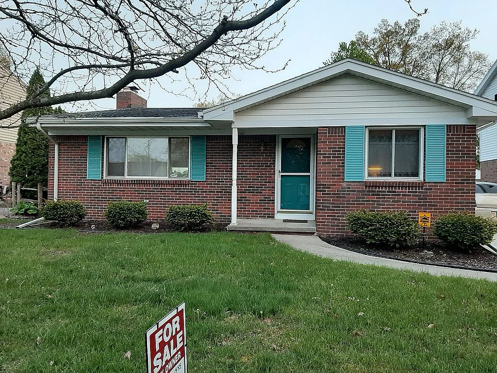 2027 Roanwood Dr photo 1