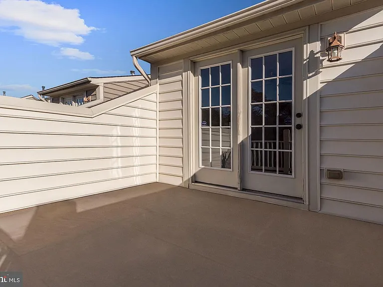 7576 Maidenhead Dr — Photo 24
