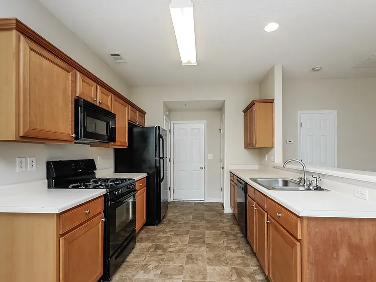 242 Regent Sq — Photo 7
