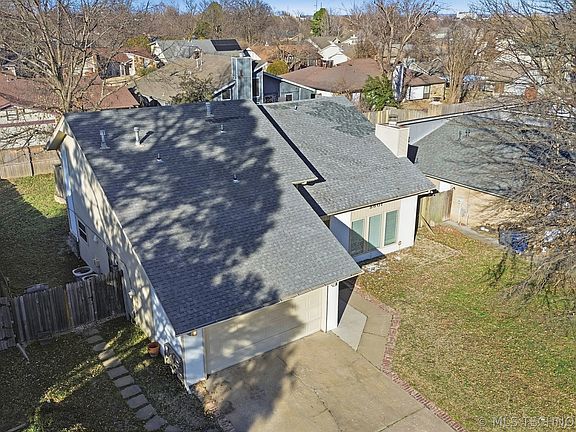 3rd image of 8601 E 78th Pl