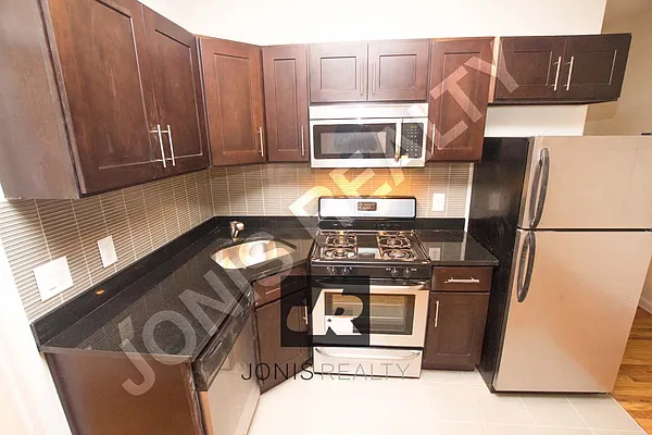 Rented by Jonis Realty | media 5