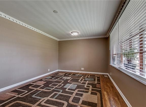 4th image of 511 E Gresham Dr