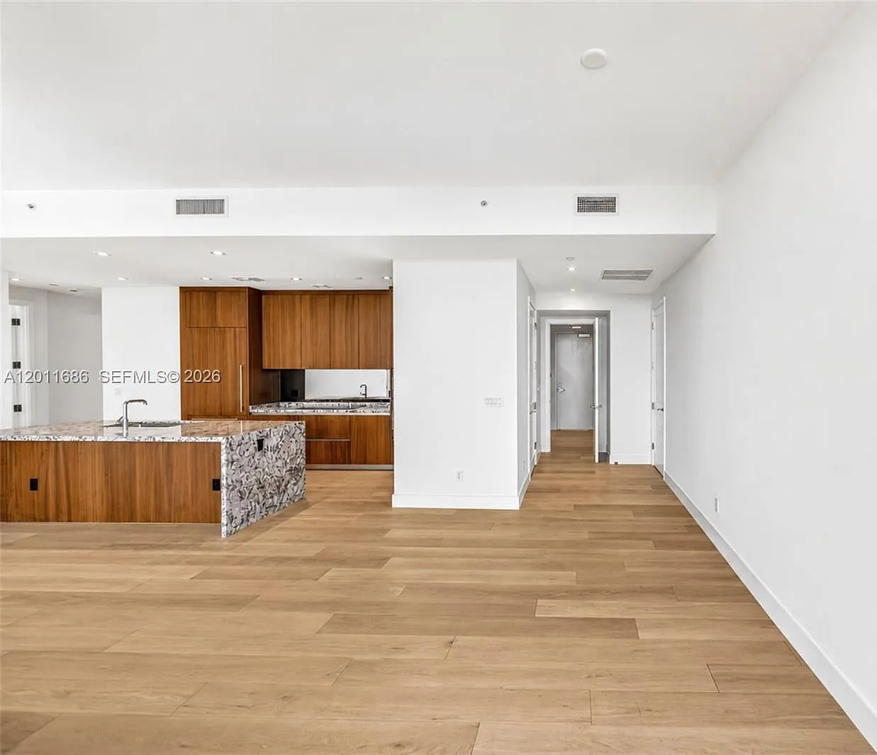 Una Residences Condo — Photo 4