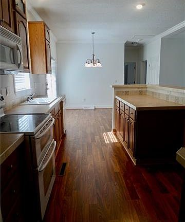 4th image of 1647 Hillhaven Cir