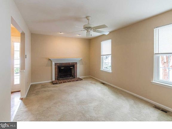 5th image of 1206 Stoneham Dr
