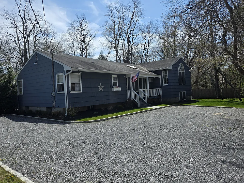 870 Noyack Rd