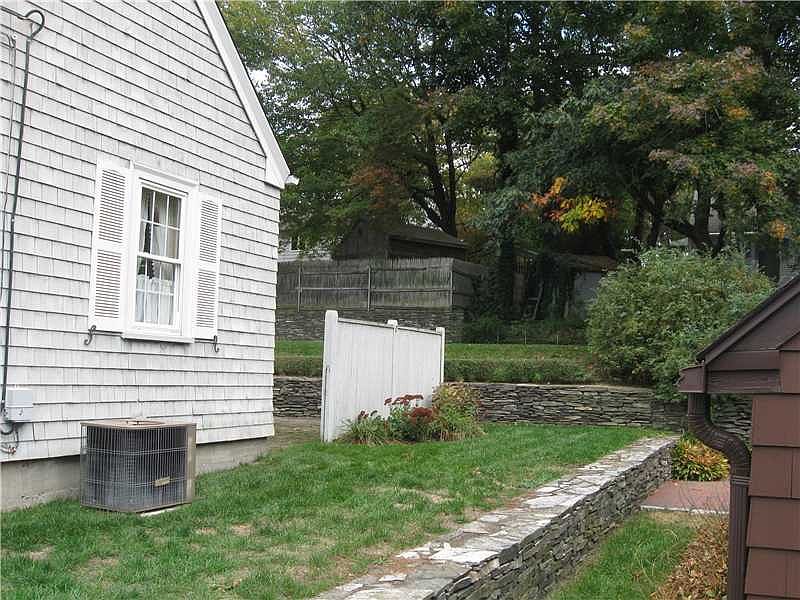 1st image of 26 Woodland Dr