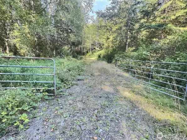 282 Butte Creek Road, Raymond, WA 98577