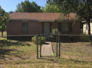 531 Villa St, Uvalde, TX 78801