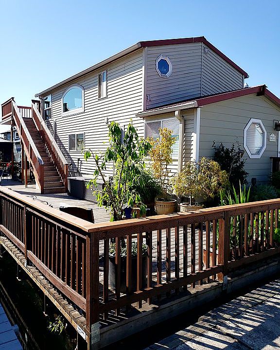 2nd image of 11616 N Island Cove Ln