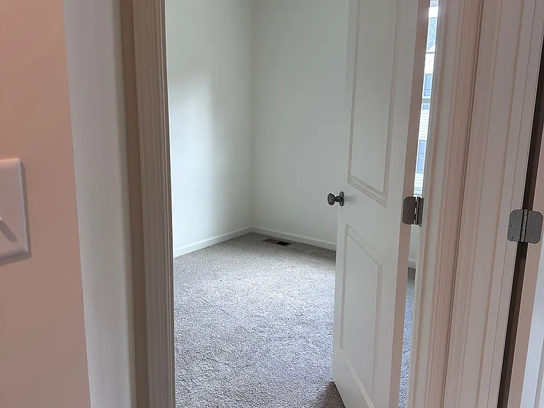 112 Hawley Ct — Photo 11