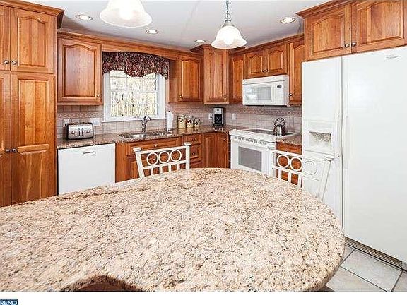 5th image of 309 Caravel Dr