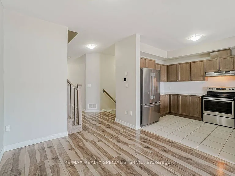 70 Bradbury Rd — Photo 7