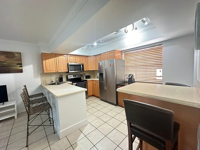 740 NE 37th St #B — Photo 8