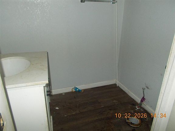 4th image of 711 W Front St