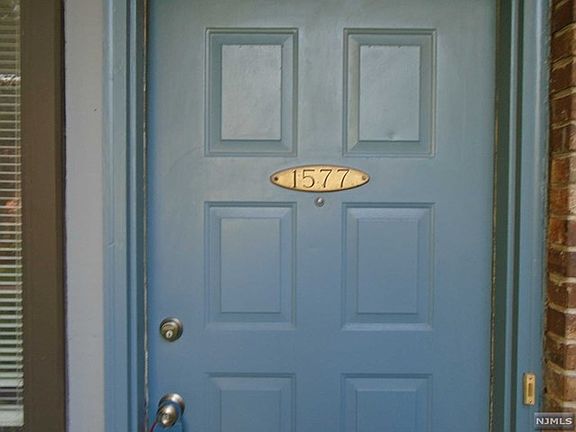 4th image of 1577 John St #1577