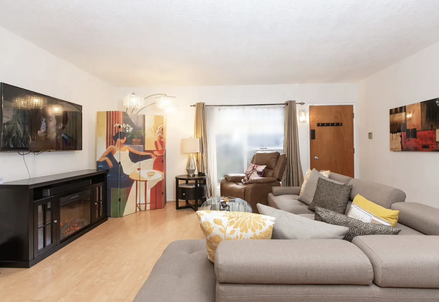 Posh 2 BR/1BA in WeHo — Photo 4