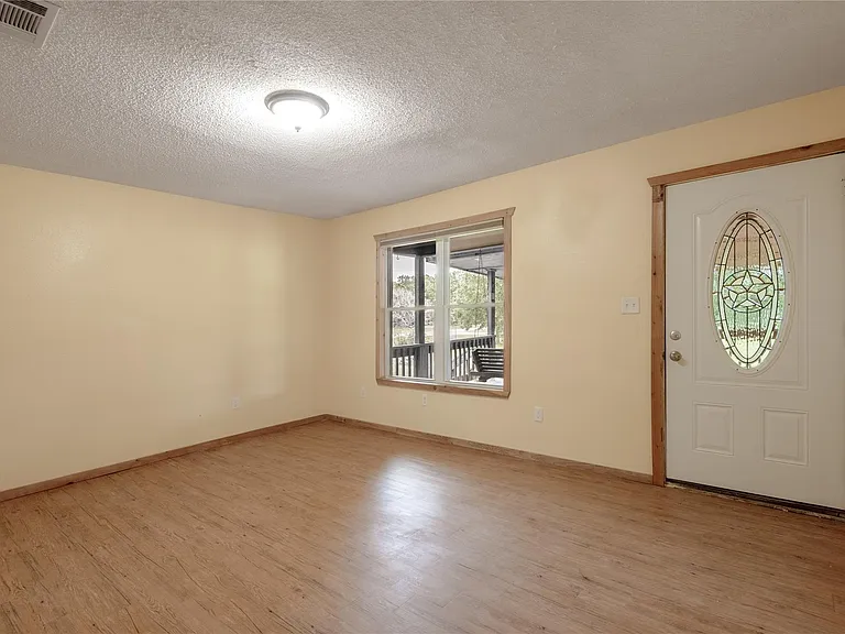86 Oak Hill Dr — Photo 4