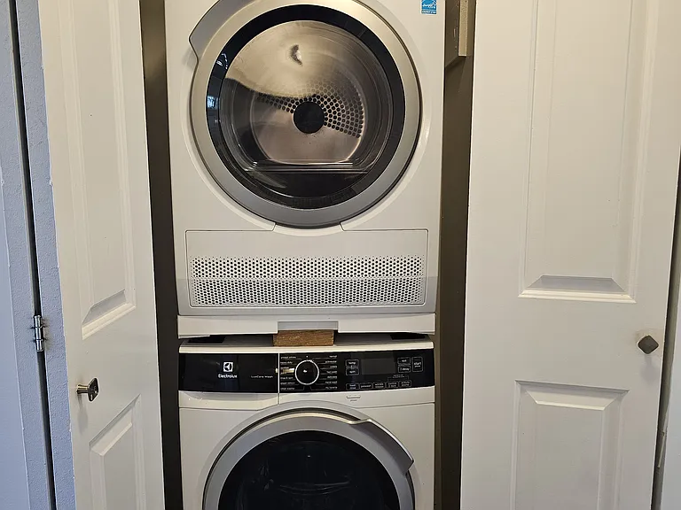 2701 S Walden St #5 — Photo 8