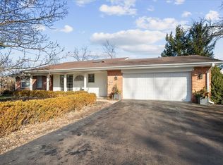 58 E Laurel Ave, Lake Forest, IL 60045