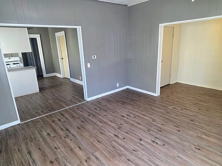 1301 E 12th St #2 — Photo 3