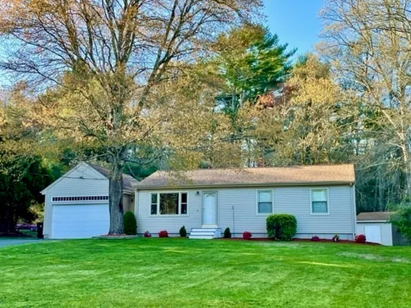 38 Pembroke Dr, Dartmouth, MA 02747