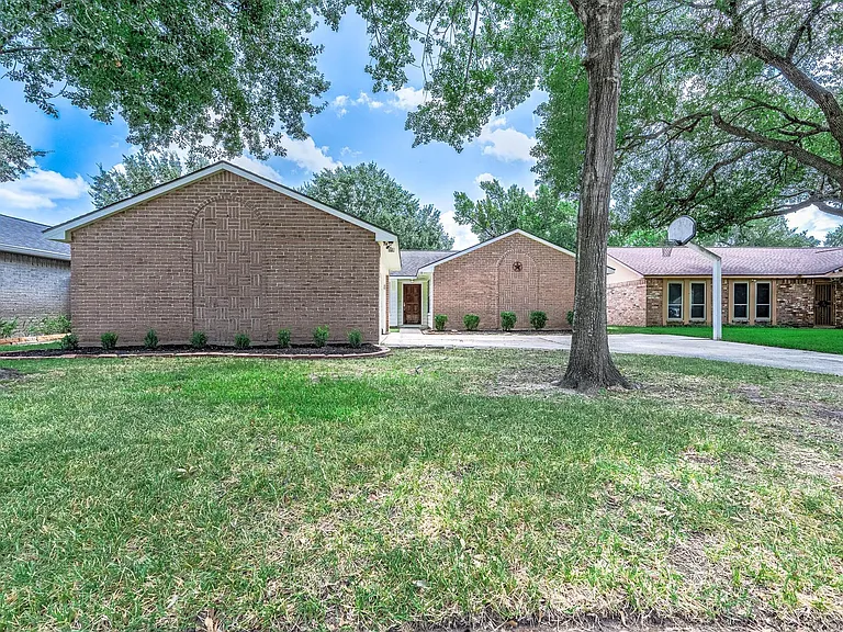 11210 Daybreak Ln — Photo 2