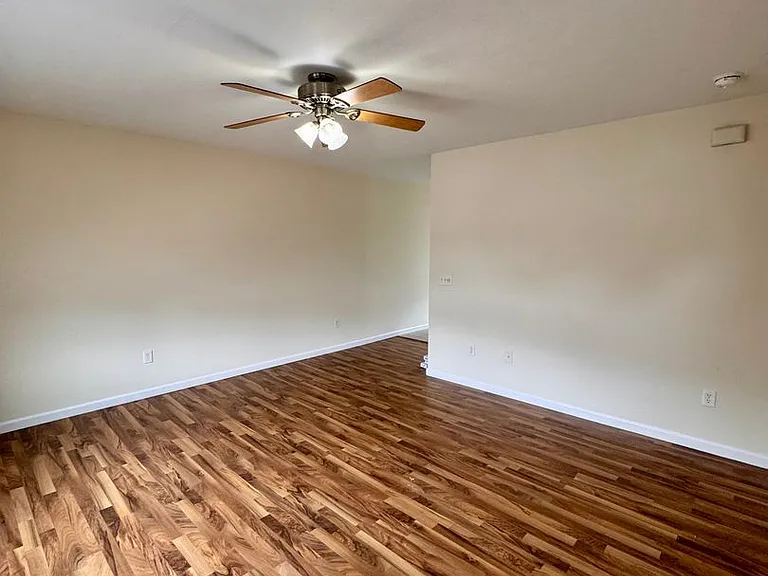 1027 Shenandoah St #102 — Photo 3