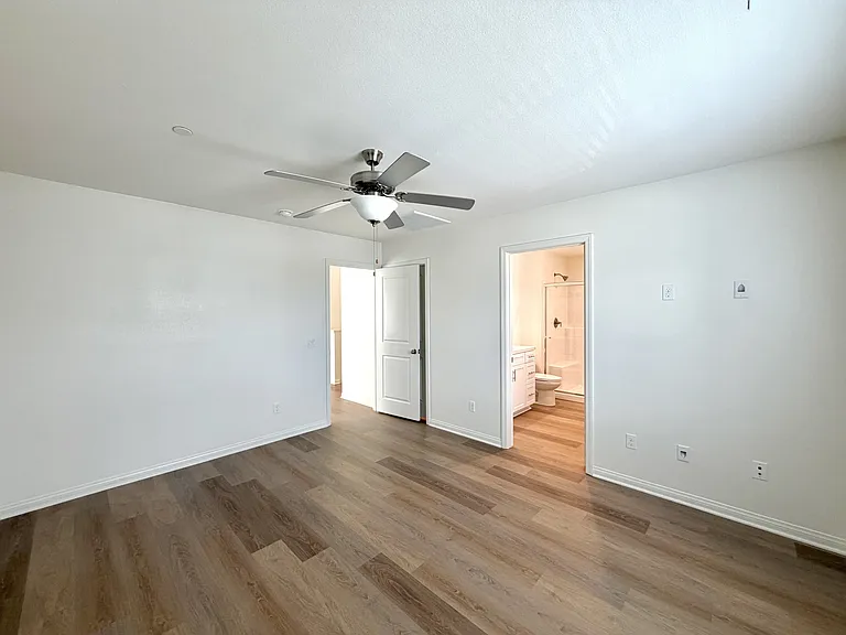 2616 W 2nd St — Photo 10
