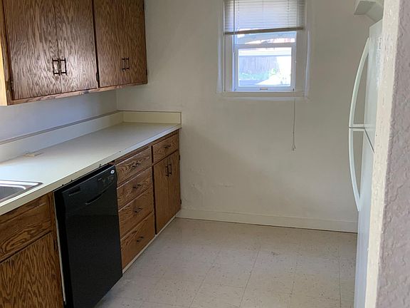 4th image of 570 1/2 N 10th St