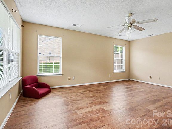 5th image of 2343 Mancke Dr