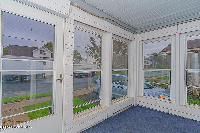 4th image of 125 Alexander Avenue