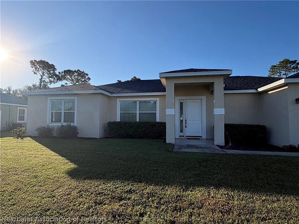 3 bed, 2.0 bath, 1838 sqft, $2,450 — Photo 3