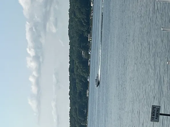 W3673 Oakrest Ave, Lake Geneva, WI 53147