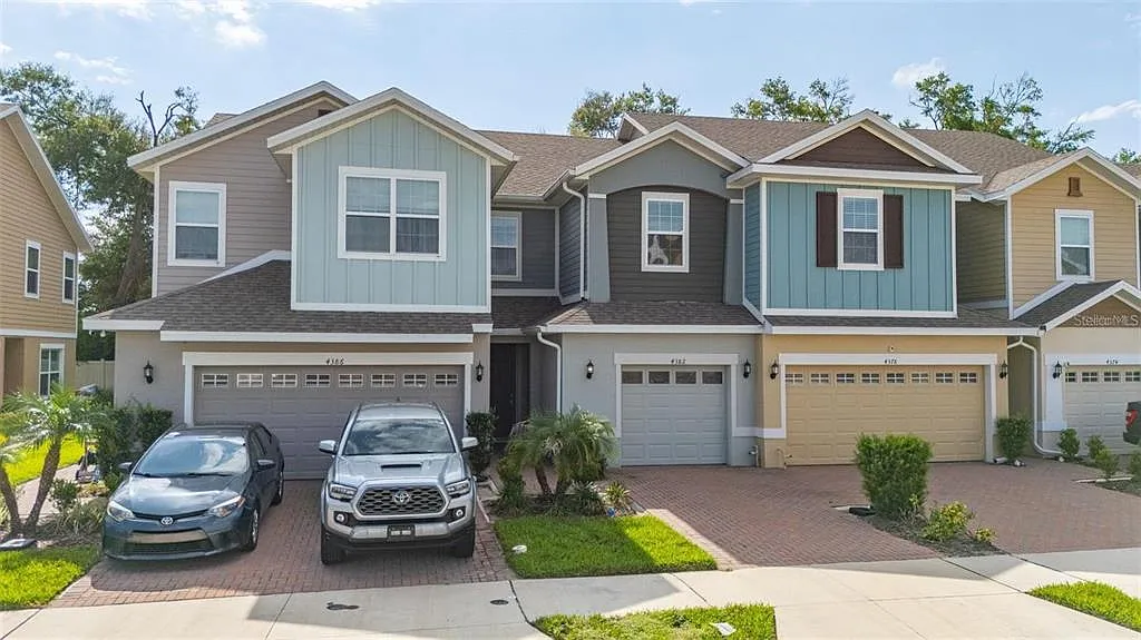 3 bed, 2.5 bath, 1574 sqft, $2,100 — Photo 3